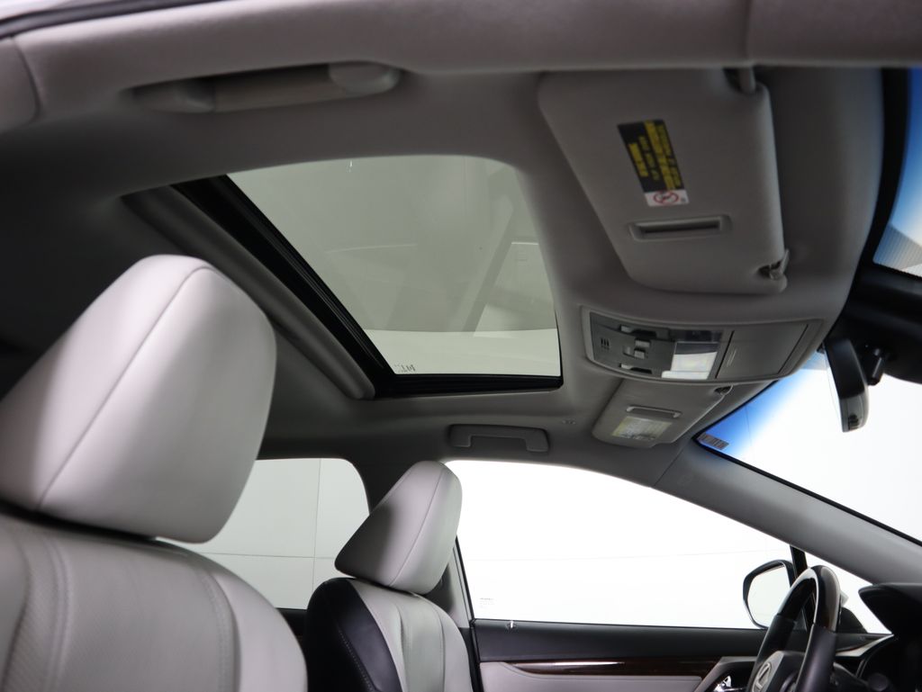 Thumbnail: 2017 Lexus RX - 20