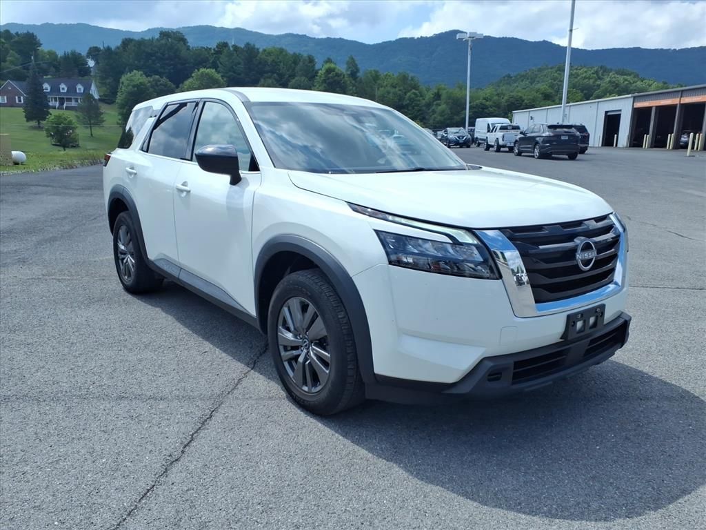 Used 2023 White Nissan S image 15