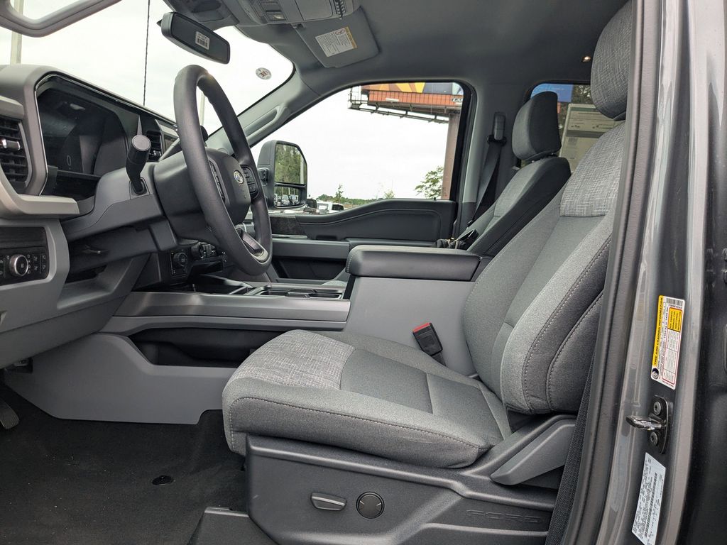 2026 Ford F-250 Super Duty Black Widow