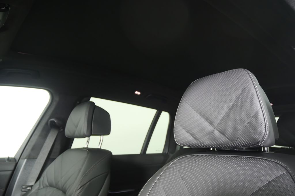 Thumbnail: 2027 BMW X7 - 11