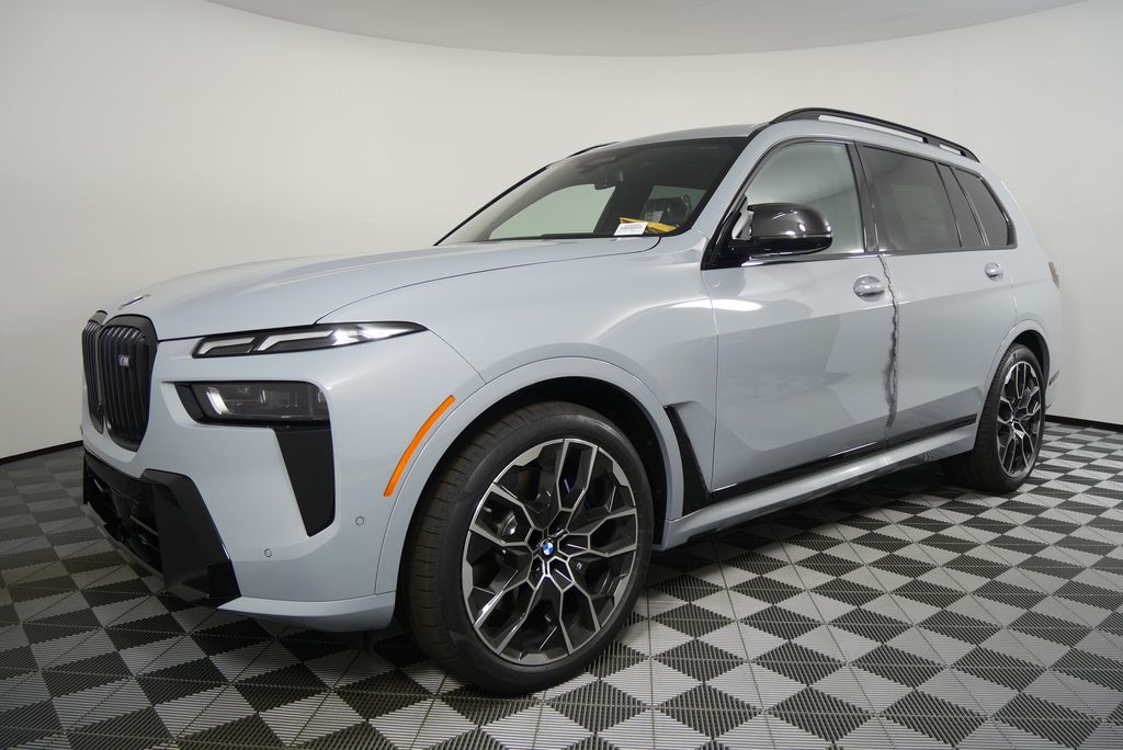 2026 BMW X7 M60i 8