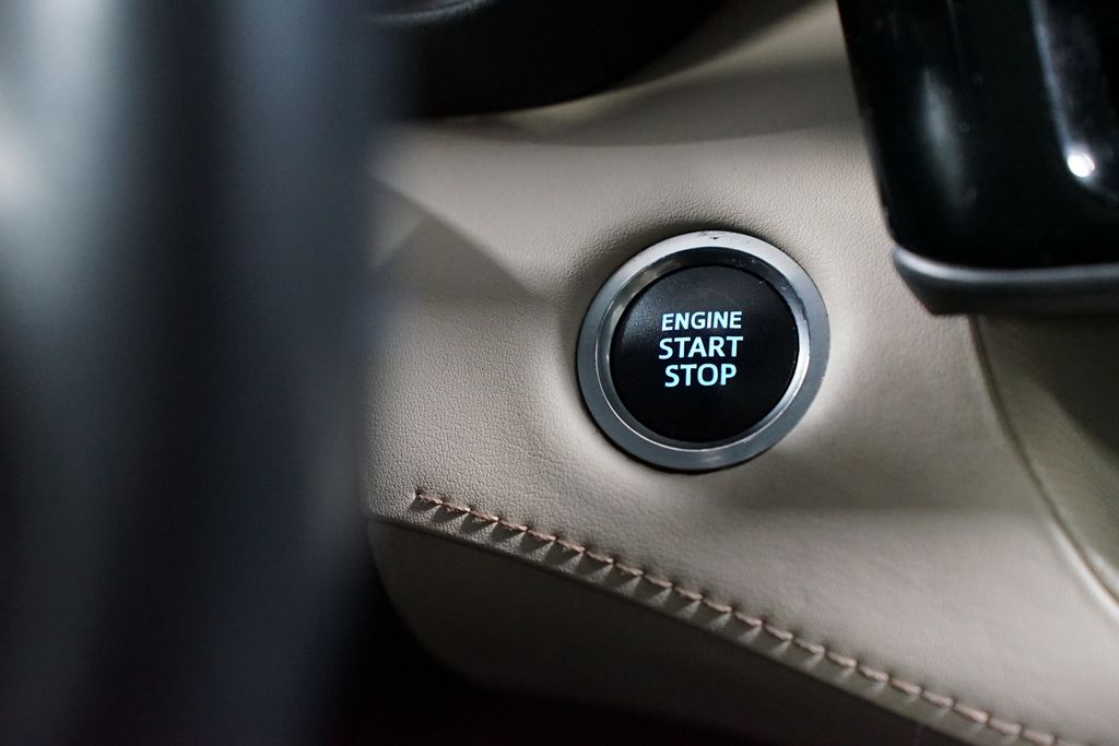 Thumbnail: 2020 Toyota Highlander - 23