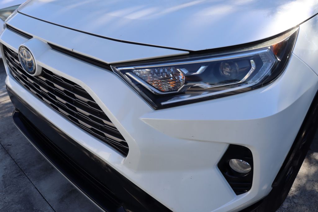 Thumbnail: 2021 Toyota RAV4 - 3