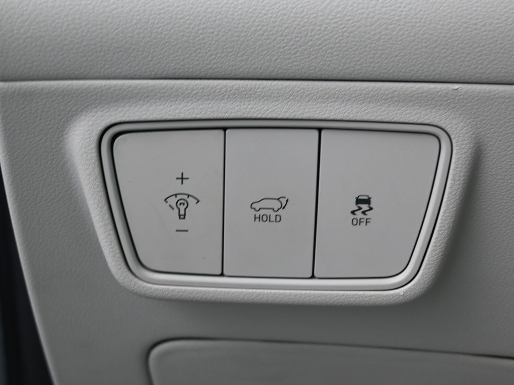 Used 2023 Shimmering Silver Hyundai SEL image 17