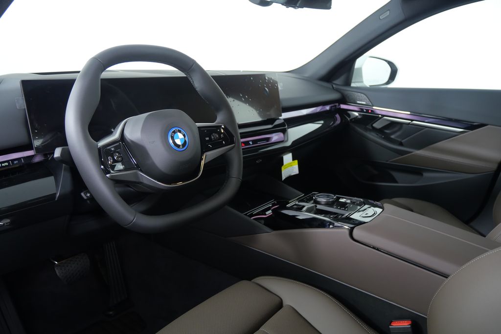 2025 BMW i5 eDrive40 13