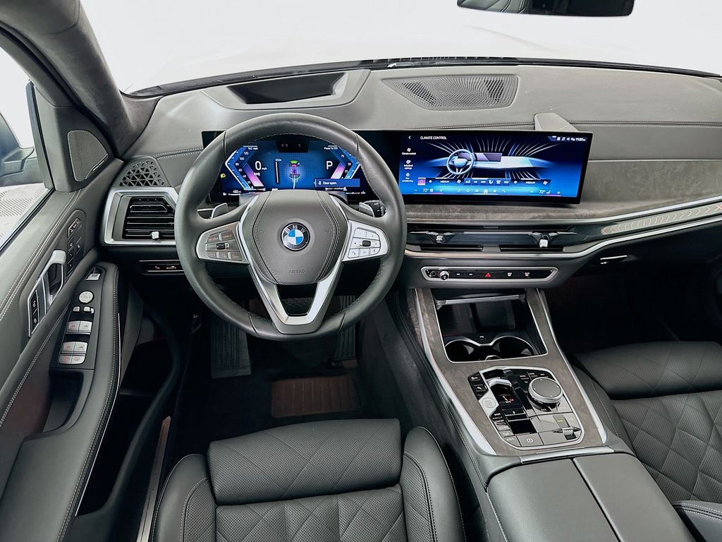 Thumbnail: 2025 BMW X7 - 23