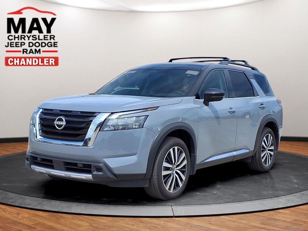 Solid Gray/Super Black 2025 Nissan Pathfinder Platinum 4WD SUV / Crossover All-Wheel Drive 9-Speed Automatic