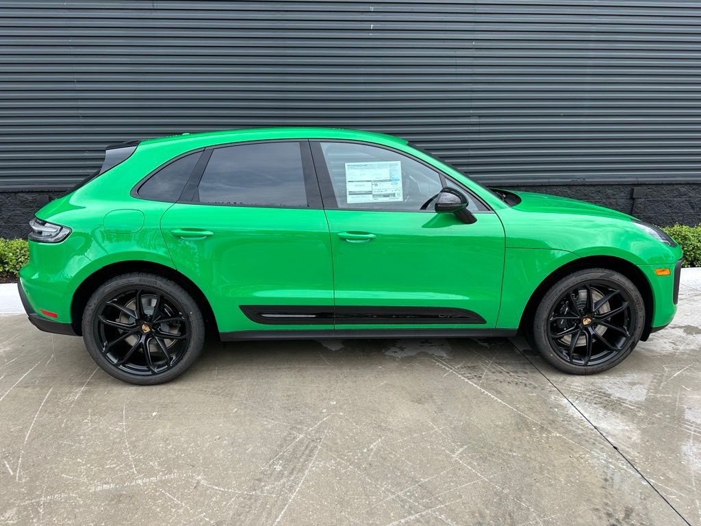 Thumbnail: 2025 Porsche Macan - 8
