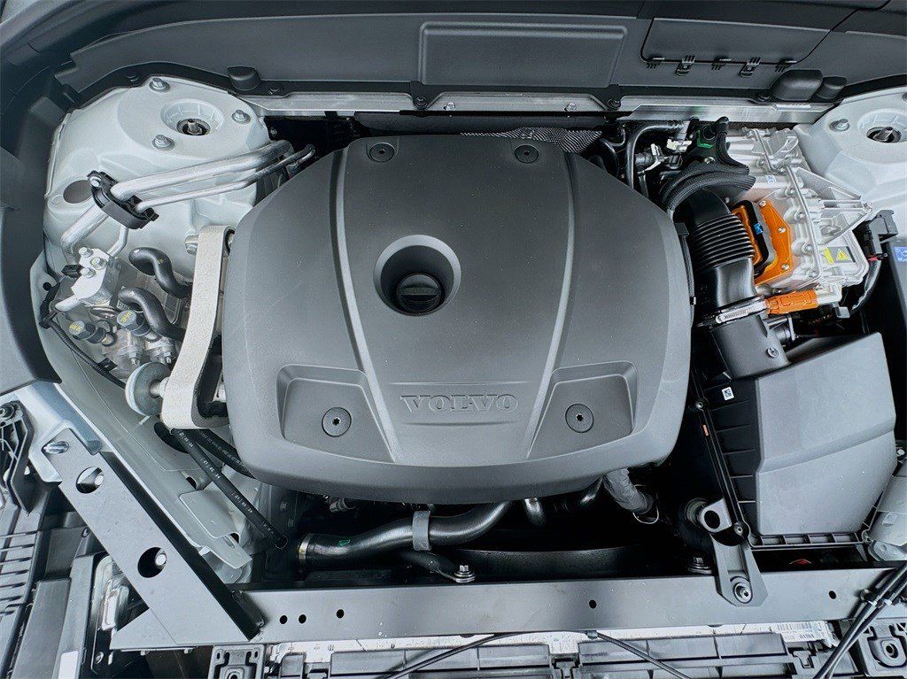 New 2025 Crystal White Volvo T8 Plus image 33