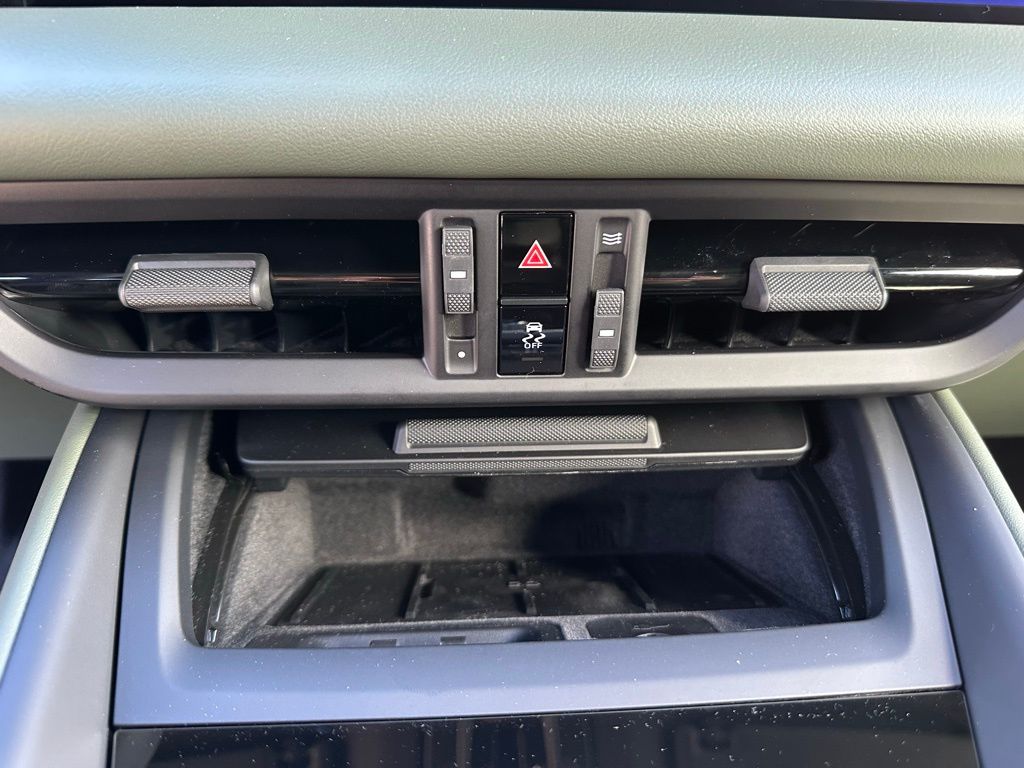 Thumbnail: 2026 Porsche Macan - 25