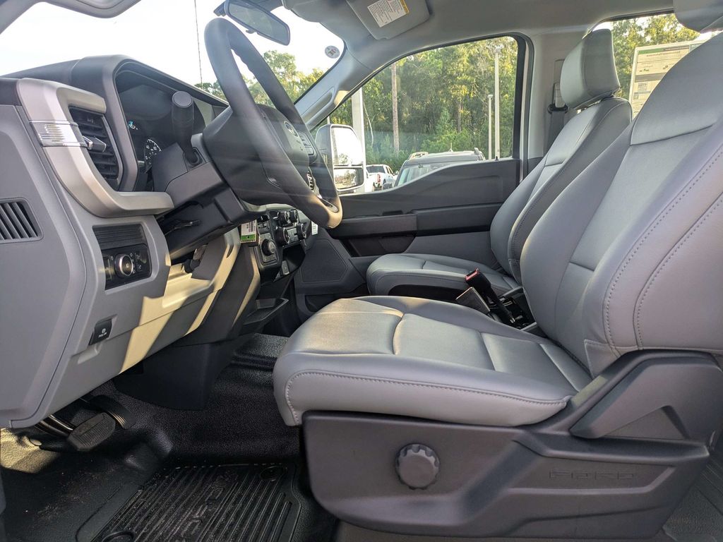 2027 Ford F-250 Super Duty XL