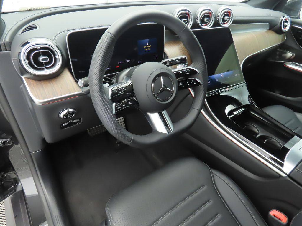 2025 Mercedes-Benz GLC 350 9