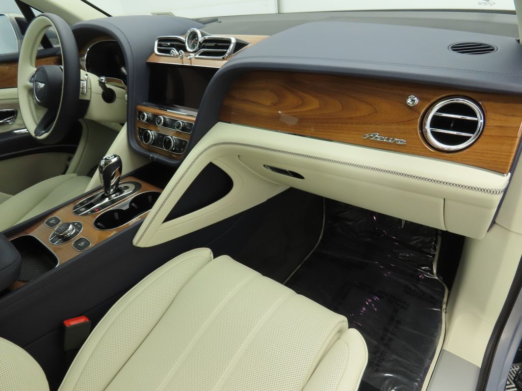 Thumbnail: 2025 Bentley Bentayga - 14