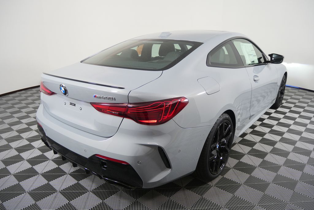 Thumbnail: 2026 BMW 4 Series - 4