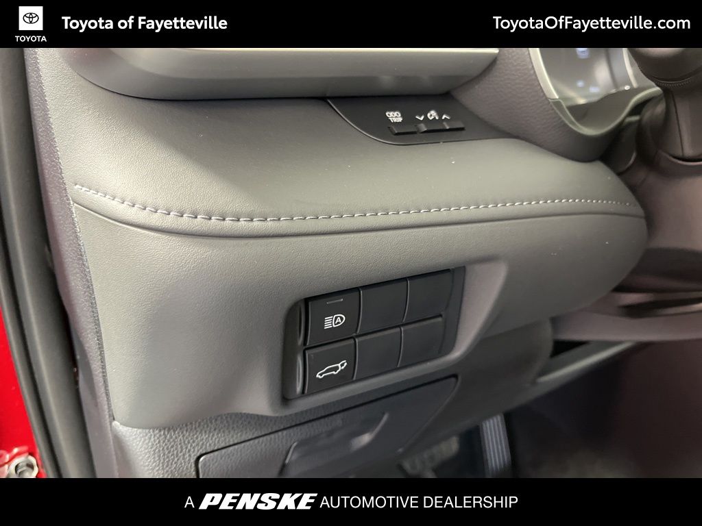 Thumbnail: 2025 Toyota Highlander - 32