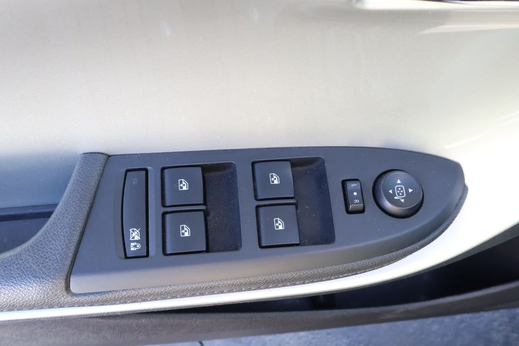 Thumbnail: 2012 Chevrolet Volt - 11