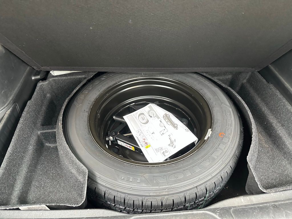 Used 2021 Gray Jeep Latitude Lux image 15