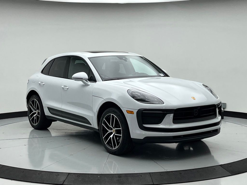 Thumbnail: 2025 Porsche Macan - 9