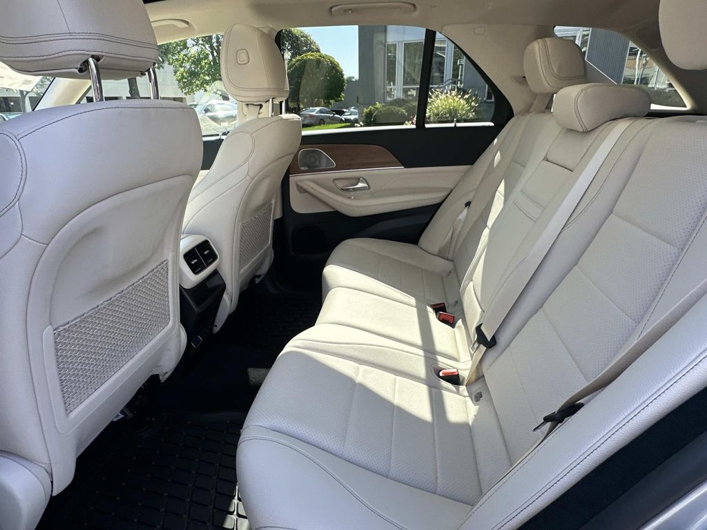 Thumbnail: 2026 Mercedes-Benz GLE - 14
