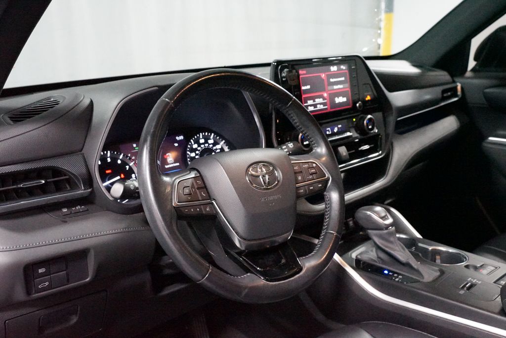 Thumbnail: 2021 Toyota Highlander - 6
