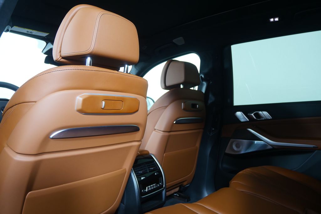 Thumbnail: 2027 BMW X7 - 19