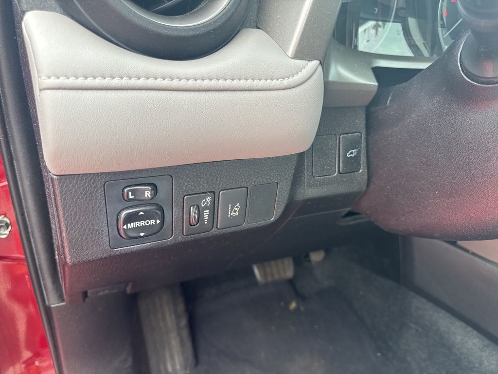 2018 Toyota RAV4 XLE 9