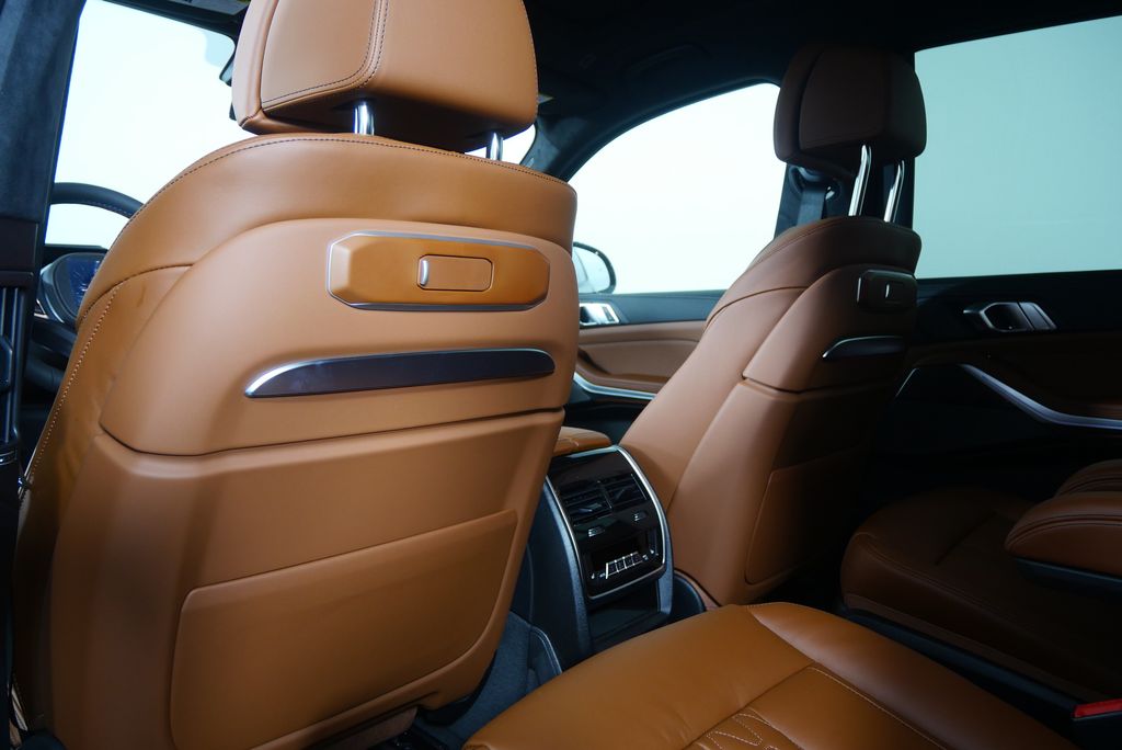 Thumbnail: 2026 BMW X7 - 19