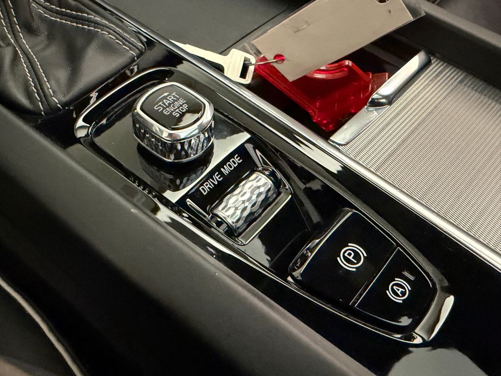 Thumbnail: 2021 Volvo S60 - 26
