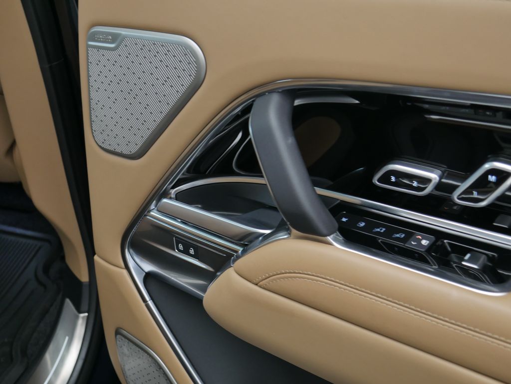 Thumbnail: 2025 Land Rover Range Rover - 28