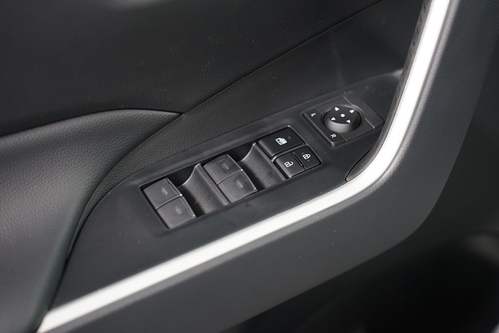 Thumbnail: 2025 Toyota RAV4 - 31
