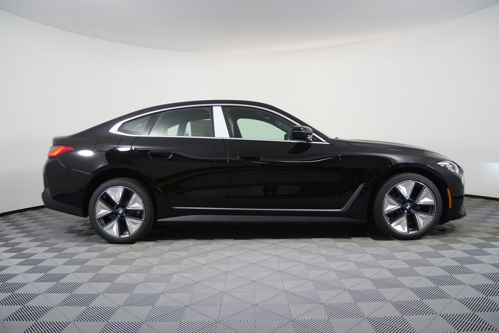 Thumbnail: 2025 BMW i4 - 2