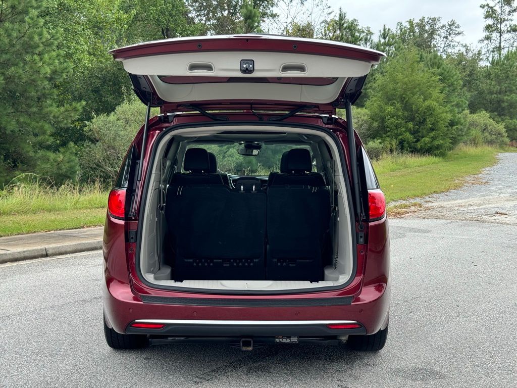 2018 Chrysler Pacifica Limited 17