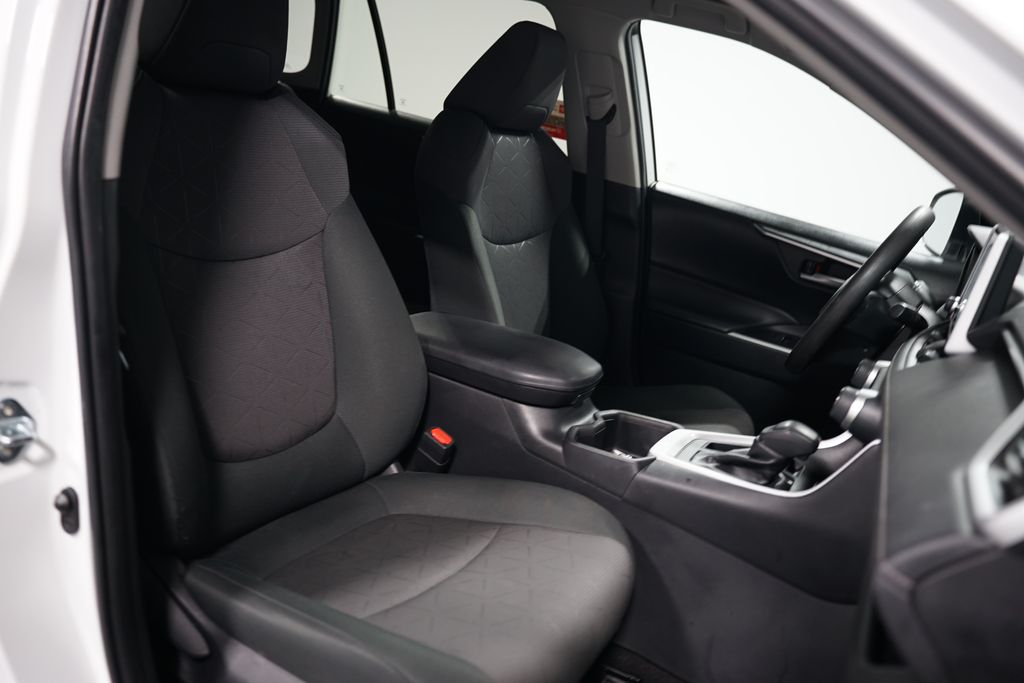 2023 Toyota RAV4 XLE 28