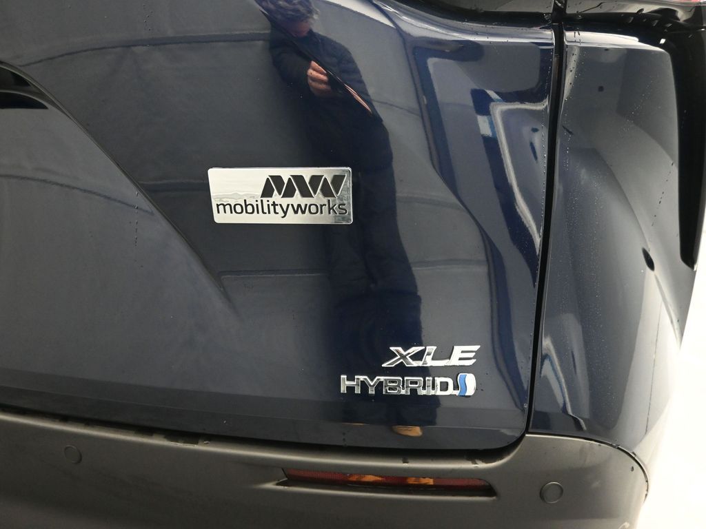 2024 Toyota Sienna XLE