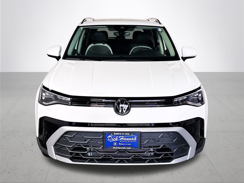 2025 Volkswagen Taos SE photo 3