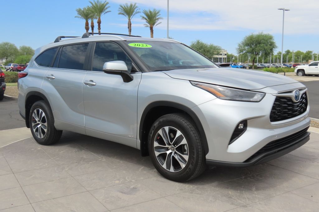 Thumbnail: 2023 Toyota Highlander - 3