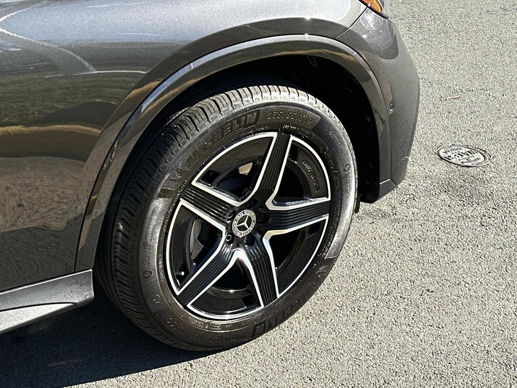 Thumbnail: 2025 Mercedes-Benz GLC - 18