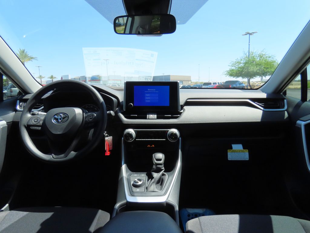2025 Toyota RAV4 LE 13