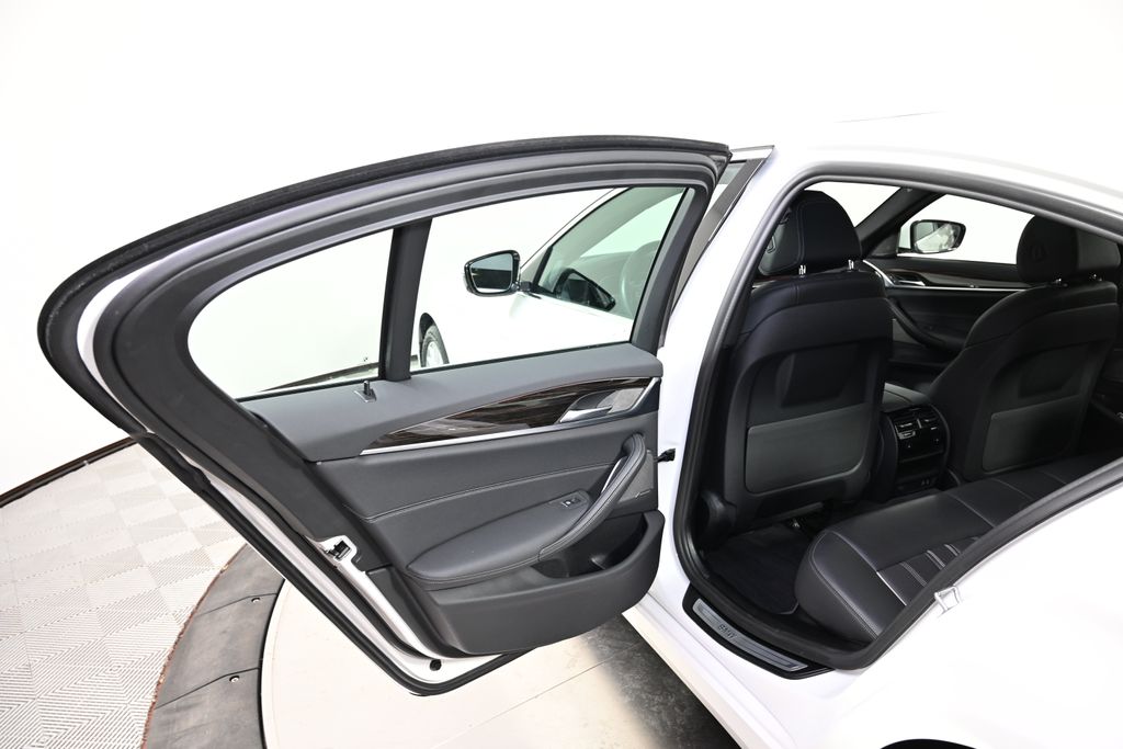 2022 BMW 5 Series 530i xDrive 23