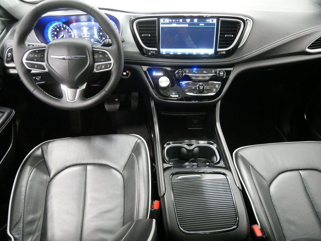 Used 2026 Chrysler Pacifica Van