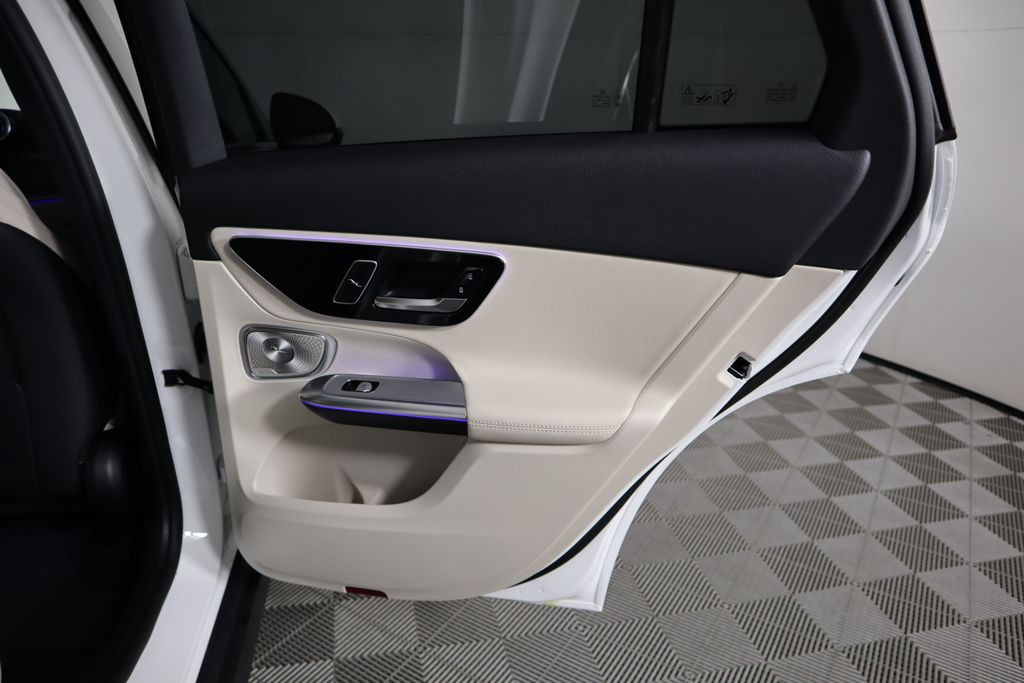 2025 Mercedes-Benz GLC 300 29