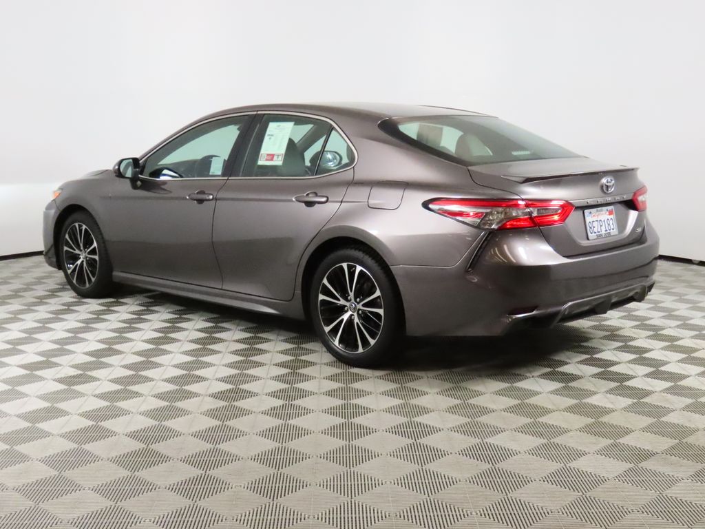 Thumbnail: 2018 Toyota Camry - 3