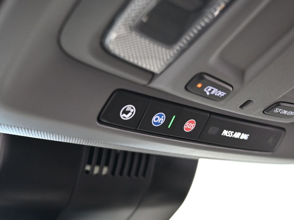 Used 2024 Summit White GMC Pro image 27