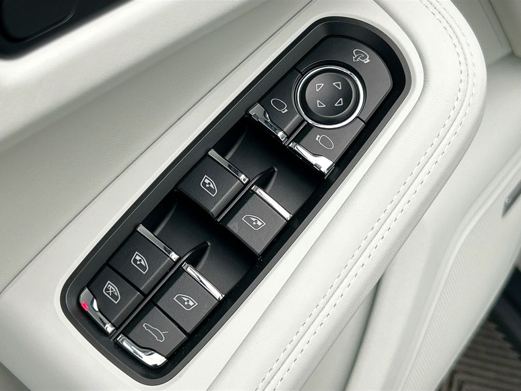 Thumbnail: 2026 Porsche Macan - 24