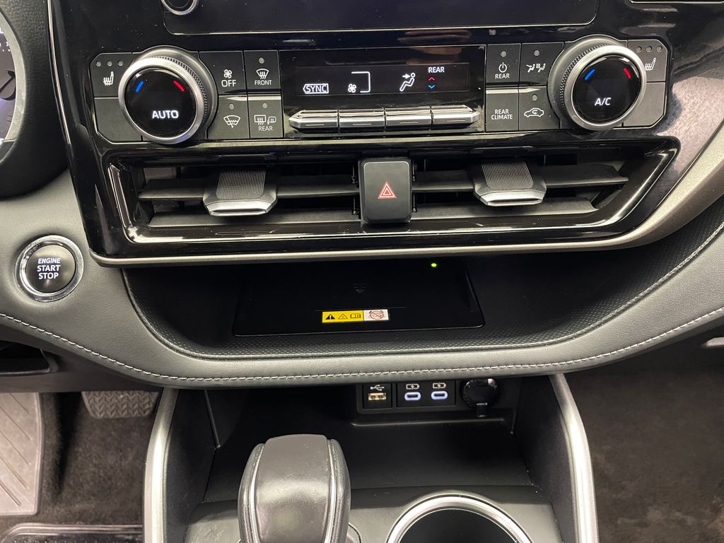 2023 Toyota Highlander XLE 27