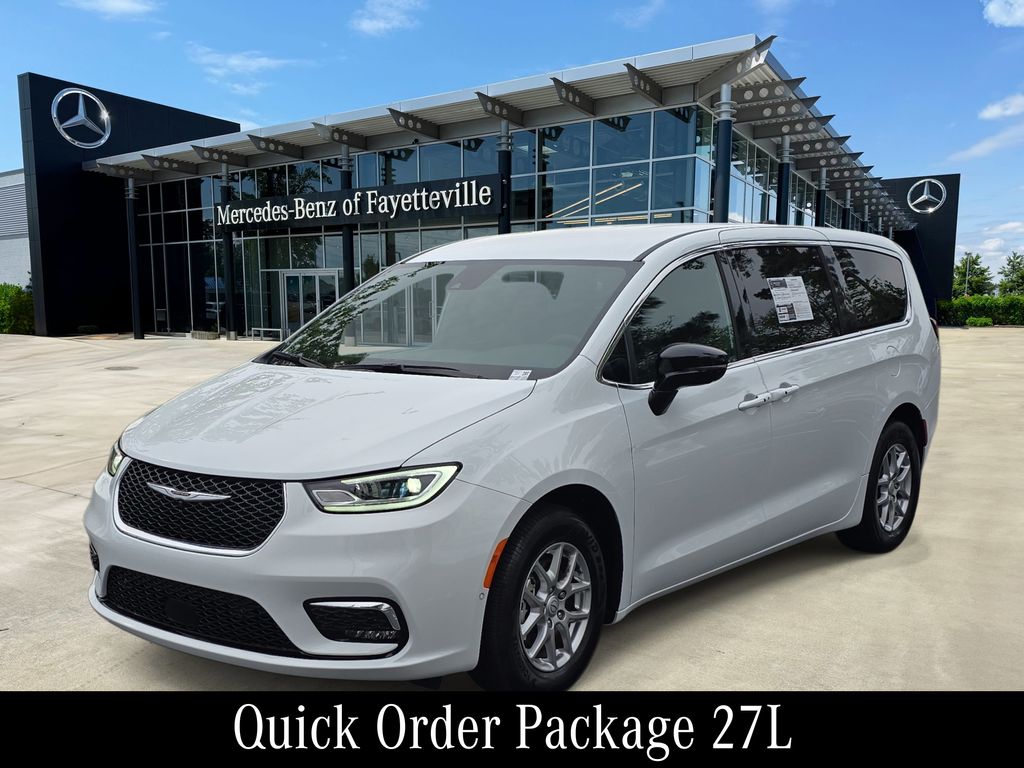 Bright White Clearcoat 2026 Chrysler Pacifica Select FWD Minivan Front-Wheel Drive 9-Speed Automatic