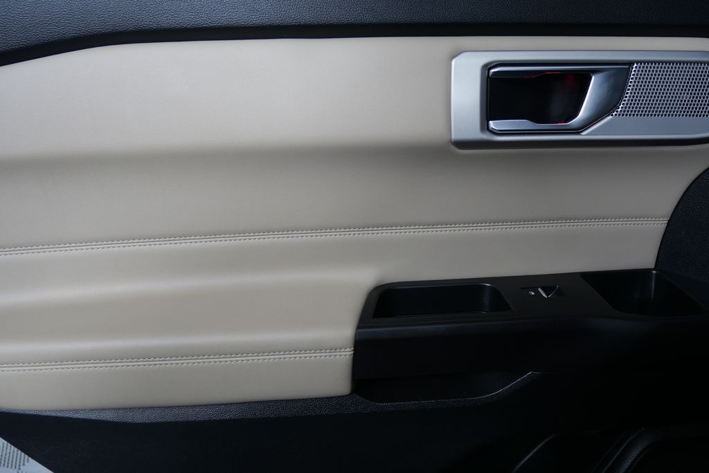 2020 Ford Explorer Limited 16