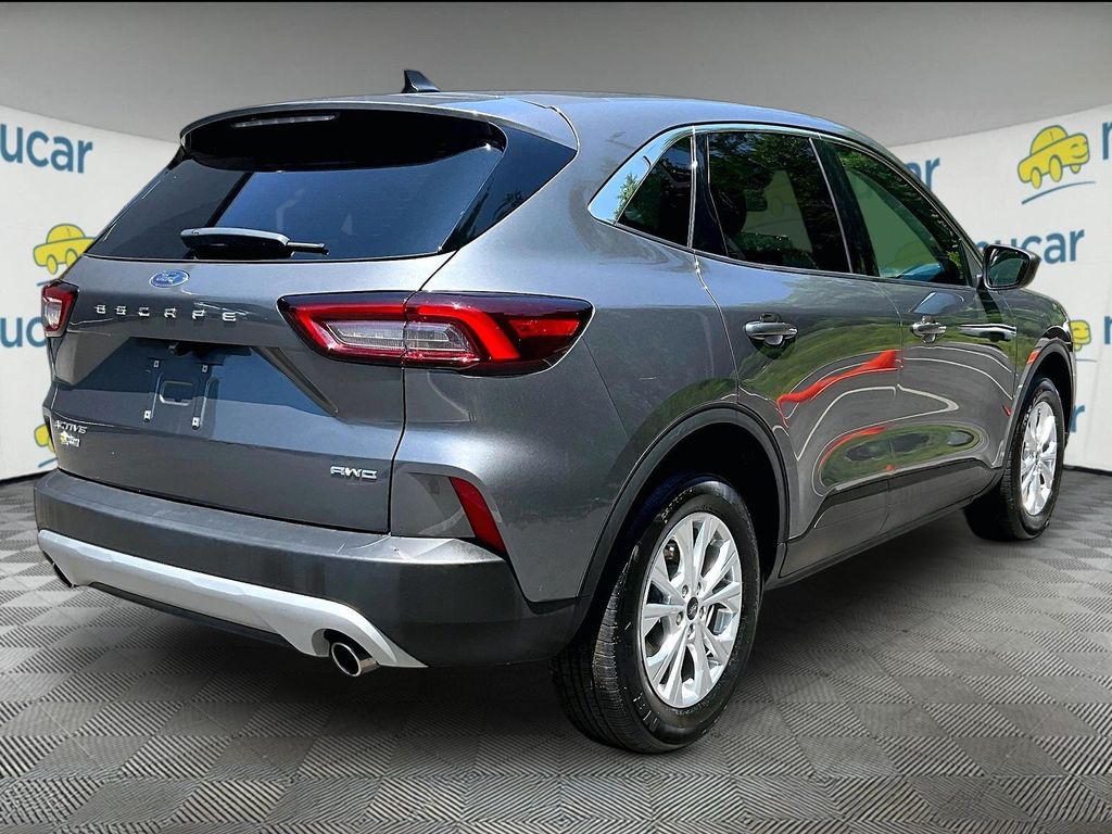 2023 Ford Escape — photo 7