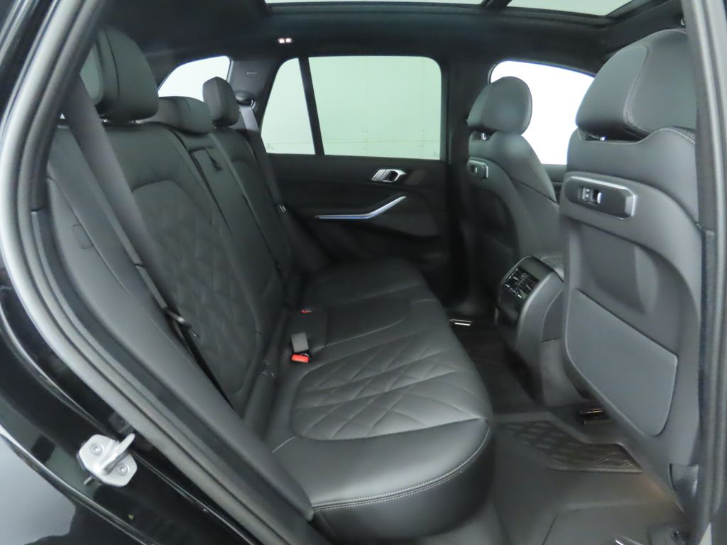 Thumbnail: 2026 BMW X5 - 23