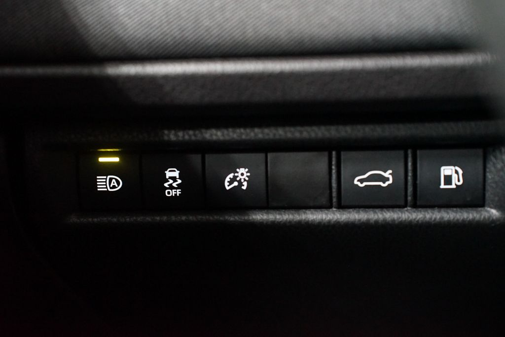 Thumbnail: 2025 Toyota Camry - 24